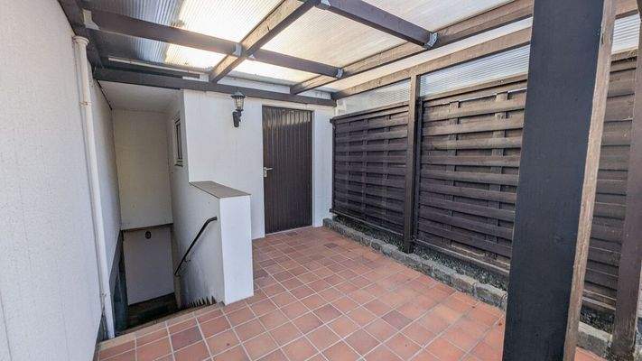 Zugang Keller und Garage