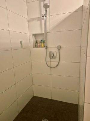 Dusche im UG.jpeg