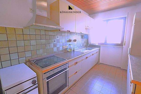 ebenfalls mit einer Einbauküche...