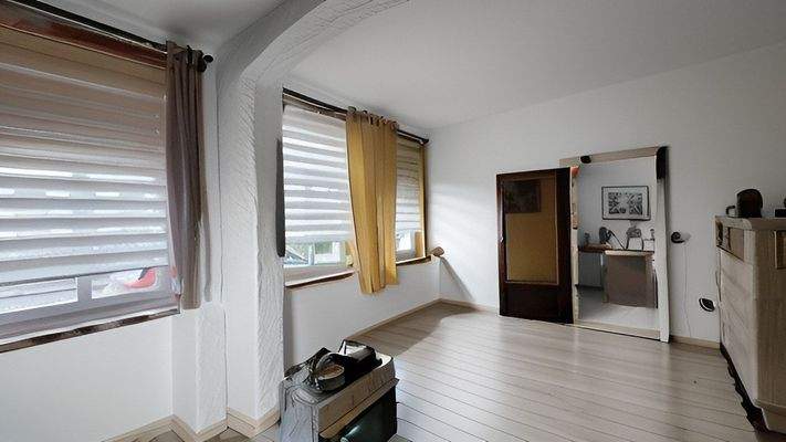 Wohnzimmer EG zur Küche nach Renovierung