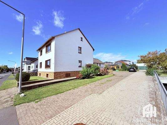 Ansicht Seite mit Zufahrt