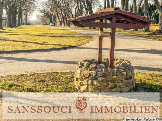 Straßenblick zum Grundstück