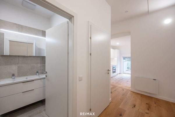 Ansicht Bad und Vorraum