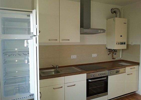 neuwertige EBk mit großem Kühlschrank