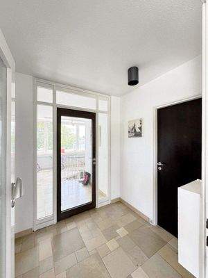 Diele seitl. Gebäude