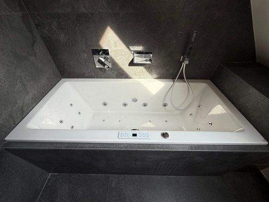 Whirlpoolwanne im DG