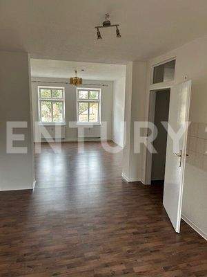 Blick von Küche ins Wohnzimmer