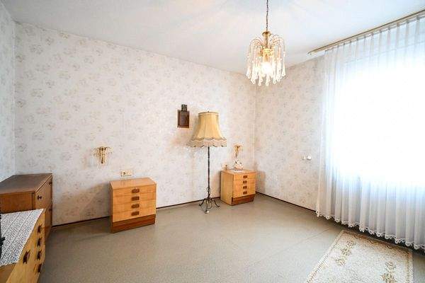 Schlafzimmer 2 von 2 OG