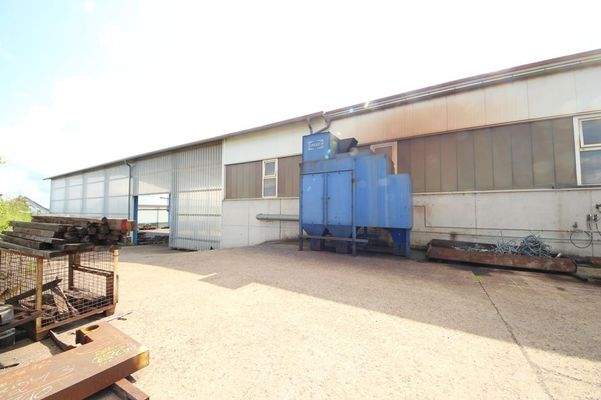 Halle 1 mit Außenlager 2