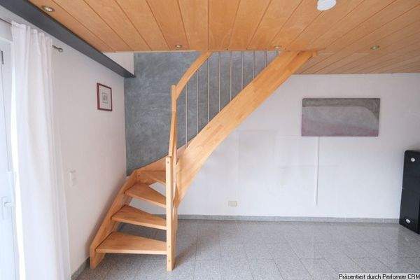 OG Treppenaufgang vom Esszimmer ins DG