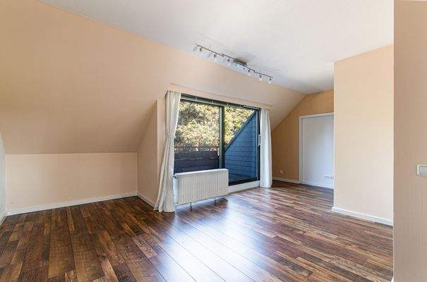 Einliegerwohnung-Wohnzimmer mit Balkon