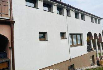 Seitenansicht vom Haus