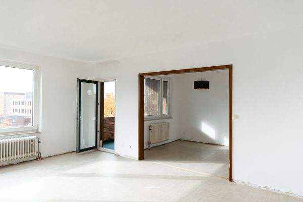 Blick vom Wohnzimmer ins Esszimmer