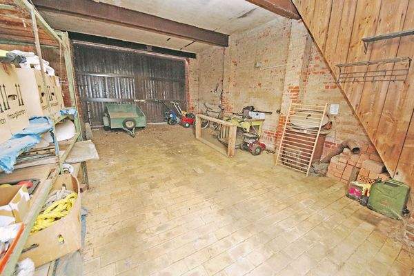 Garage / Durchfahrt (Klinkerbau)