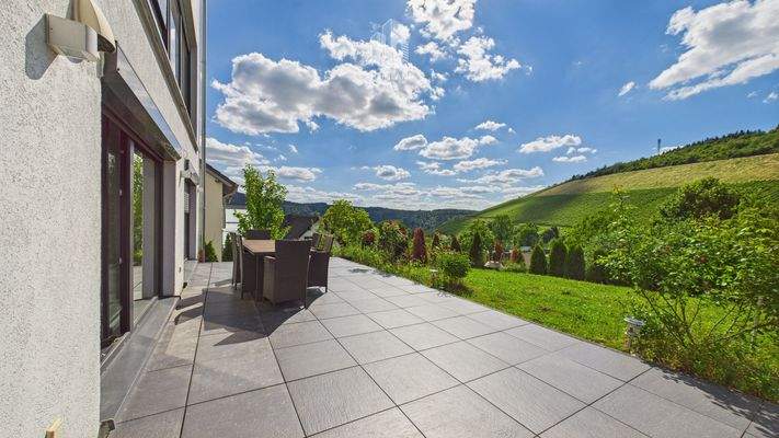 Terrasse mit Weinbergblick