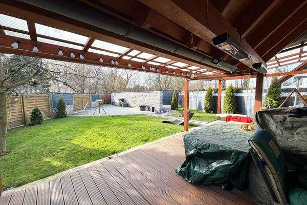 überdachte Außenterrasse