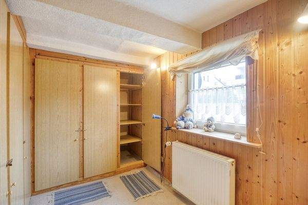 OG große Wohnung - sep. Ankleide v. Schlafzimmer 1