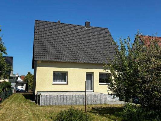 Rückseite mit Terrasse