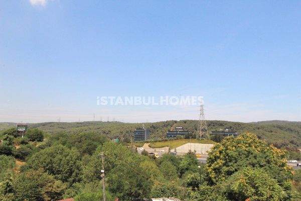 Modern Real Estate with Forest and City Views in Kagithane