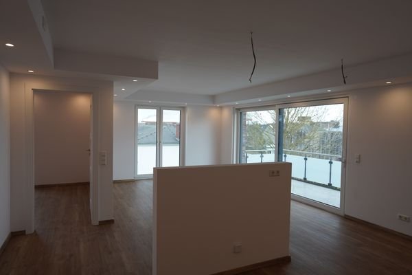 Blick Küche in Wohnbereich