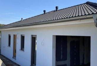 Garagenzufahrt mit Hausansicht Eingangsbereich