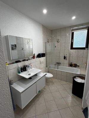 Badezimmer mit Wanne EG