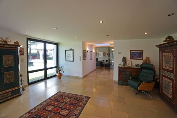 Wohnzimmer im Zubau mit Verbindung zum Bungalow