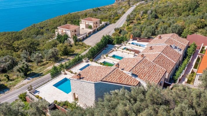 0-Budva-Rezevici-a-complex-of-stone-villas-with-sw