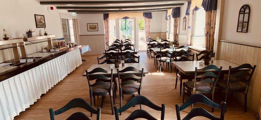 Frühstücksraum mit Büffet