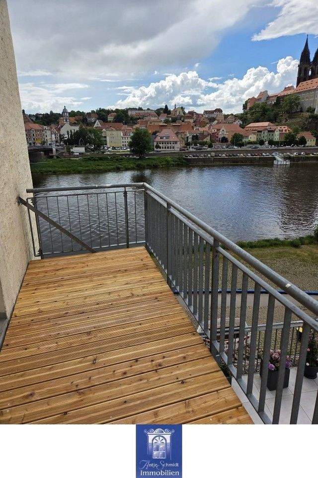 Traumhafter Blick! Eindrucksvolle Wohlfühlwohnung unmittelbar an der Elbe! - Foto 4