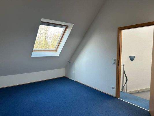 Abgeschlossenes Zimmer im II Dachgeschoss
