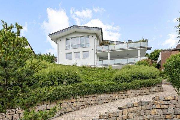 Gartenansicht Süd-West-Hanglage