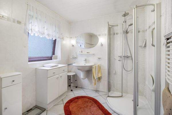 Badezimmer im Erdgeschoss