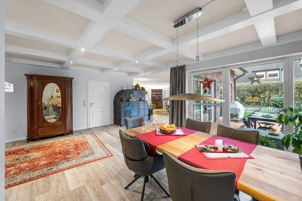 Wohn-/Essbereich mit Zugang zur Terrasse