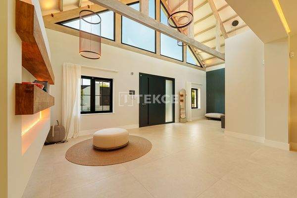 Luxury Villa with Garden and Modern Designs in Marbella Málaga