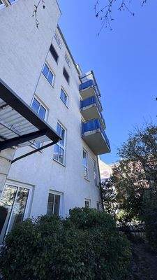 hintere Ansicht auf Balkon