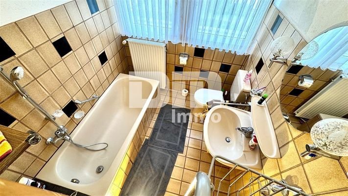 OG / DG Badezimmer Wanne / Dusche WE2