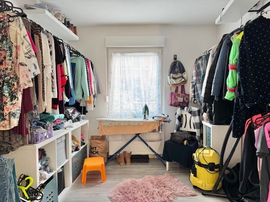 Schlafzimmer oder Ankleidezimmer OG