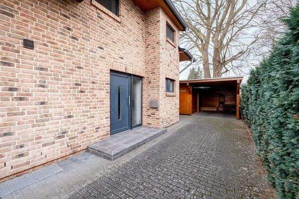 Außenansicht seitlich Eingang