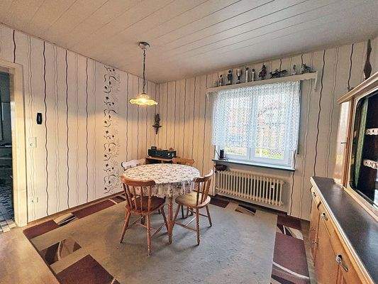 Geräumiges Esszimmer