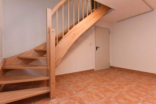 geräumiger Flur Kellergeschoss 