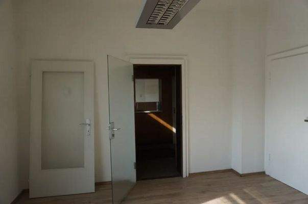 Vorderhaus, EG, unrenoviert 