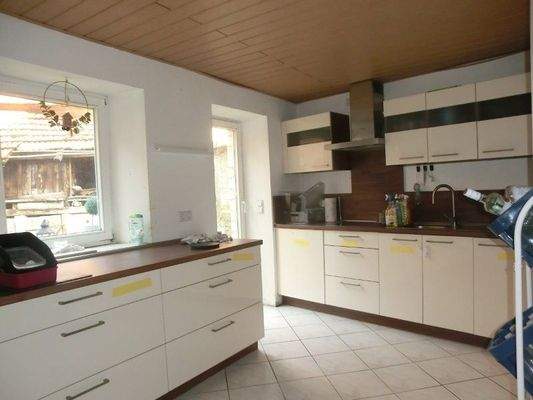 Küche mit Ausgang zum Hof und zum Garten - ohne EBK 