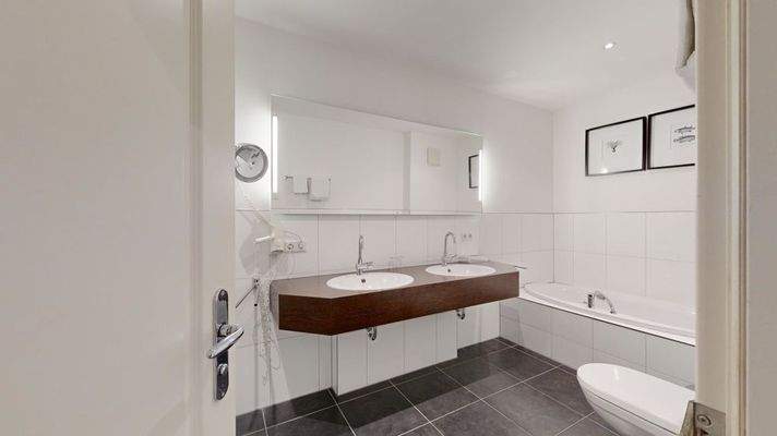 Badezimmer mit Badewanne