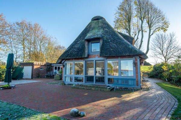 Rückansicht mit Blick auf den Wohn- und Essbereich der "Hauptwohnung"