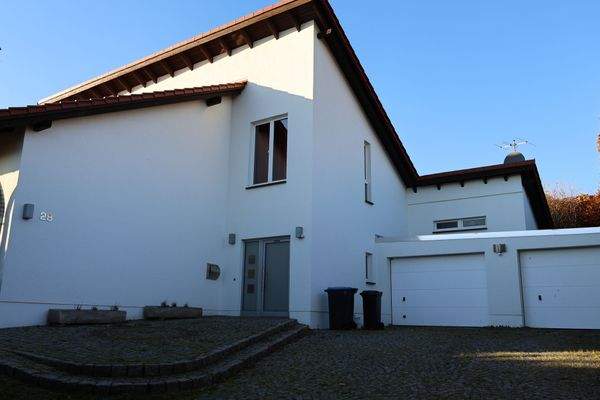 Außen_Eingang 3.JPG