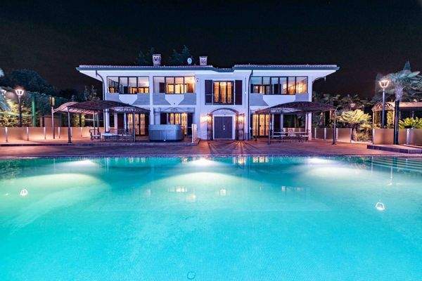 Luxusvilla-am-gardasee-kaufe_villa-am-gardasee-kaufen-haus-am-gardasee-kaufen_exklusive-Villa-am-gardasee_luxus-villa_luxusvilla-am-gardasee_villa-mit-panorama_villa-in-desenzano_comprare-villa-lago-di-garda_vendere-villa-lago-del-garda_Villa-di-lusso_Lag