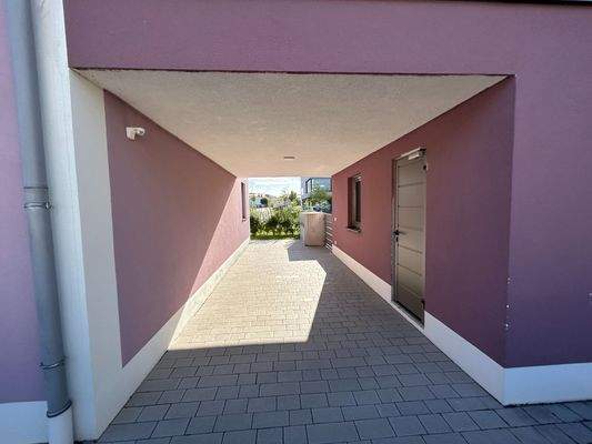 Durchgang - Haus und Garage