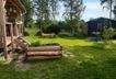 Grundstücksansicht/Hochbeete/Gartenhaus