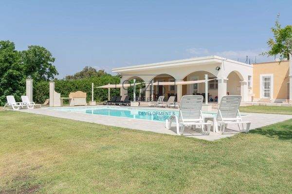 Prestige-Immobilie mit Gästehaus und weitläufigem Grundstück im Süden Sardiniens